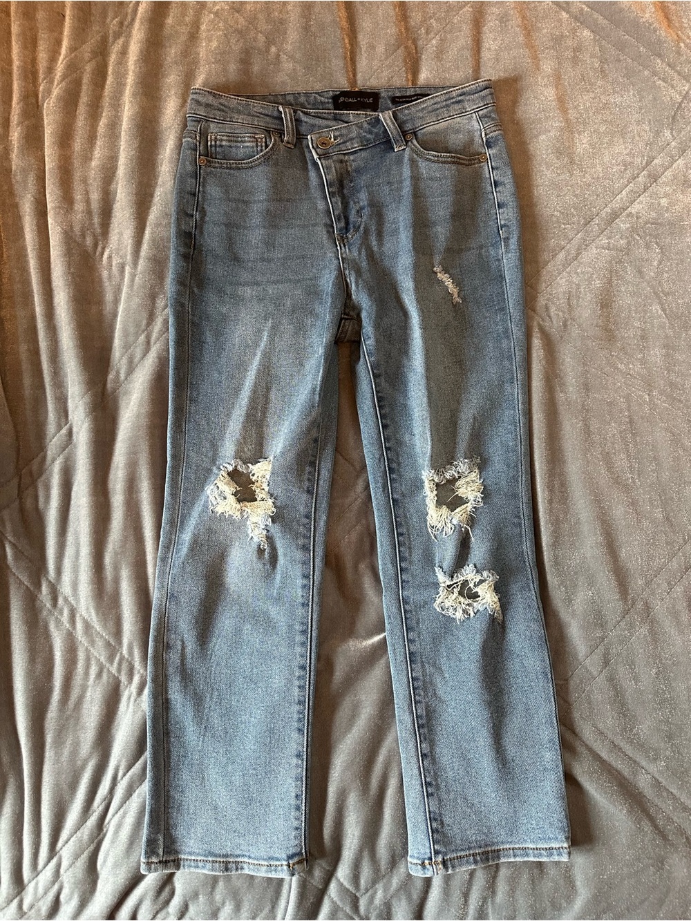 Distressed Straight Leg Ankle Jeans